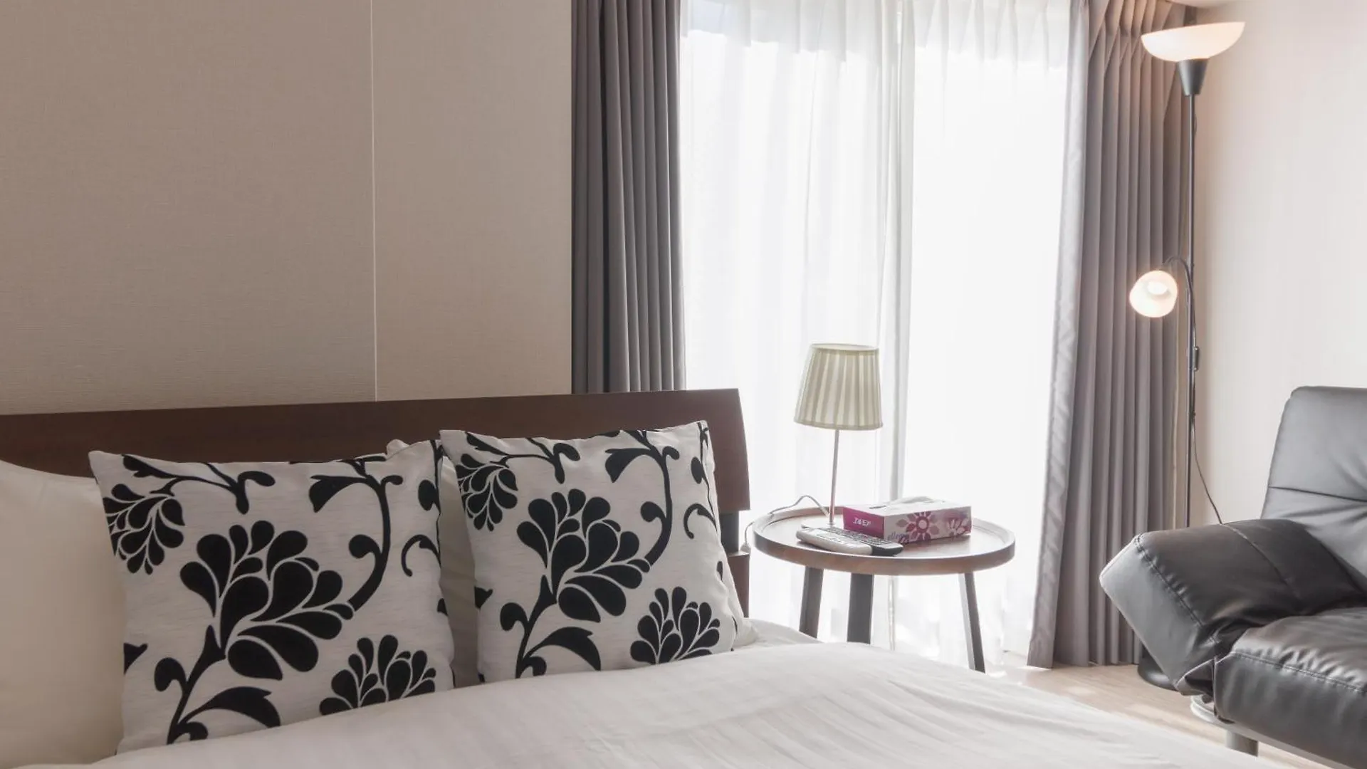Apartment Lang Hotel Kameido: Convenient Stay with Netflix and Fireworks Views Tokyo