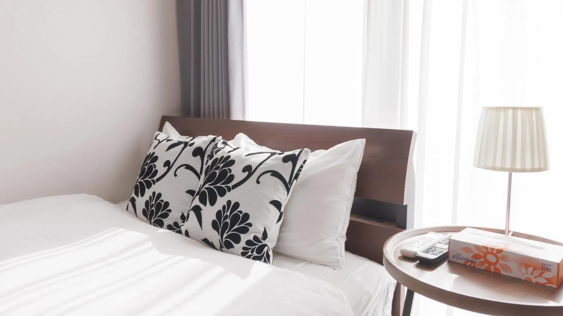 Lang Hotel Kameido: Convenient Stay with Netflix and Fireworks Views Tokyo 0*,  Japan