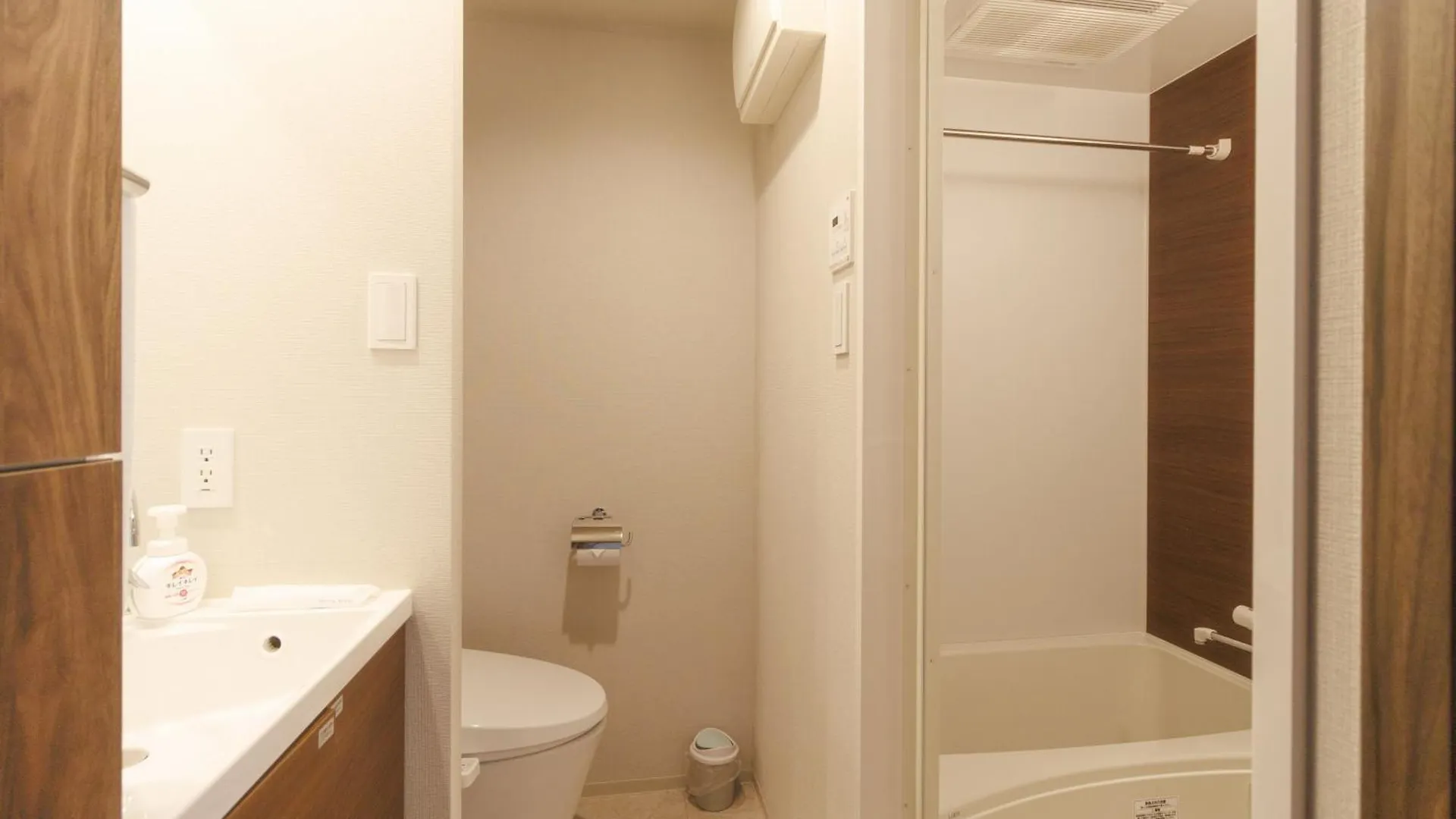 Apartment Lang Hotel Kameido: Convenient Stay with Netflix and Fireworks Views Tokyo Japan