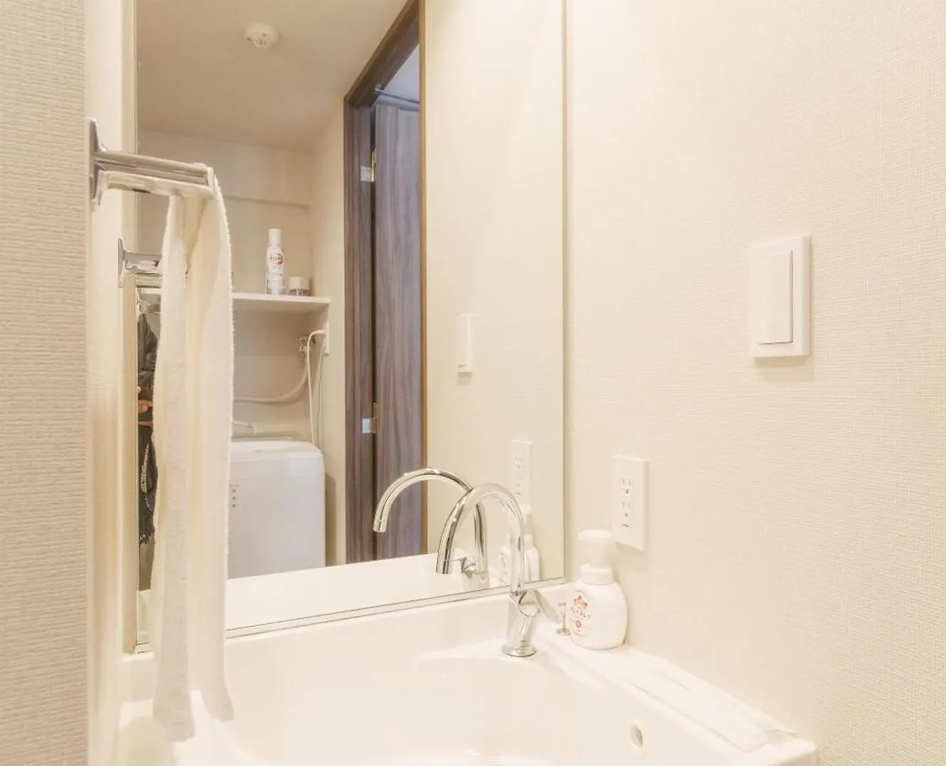 Lang Hotel Kameido: Convenient Stay with Netflix and Fireworks Views Tokyo