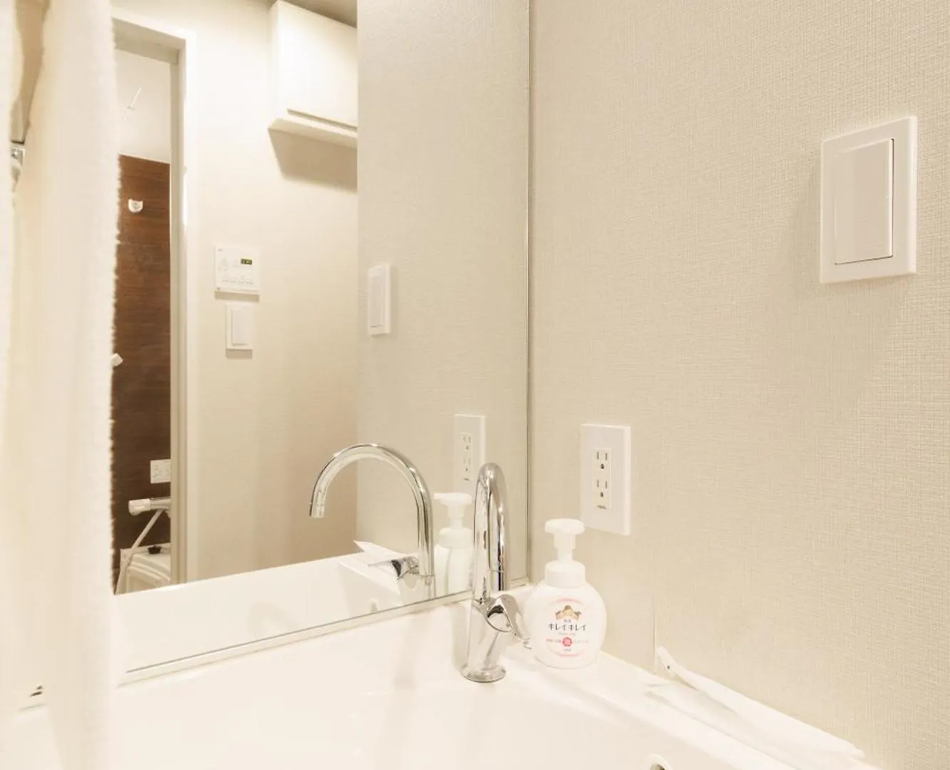 Apartment Lang Hotel Kameido: Convenient Stay with Netflix and Fireworks Views Tokyo