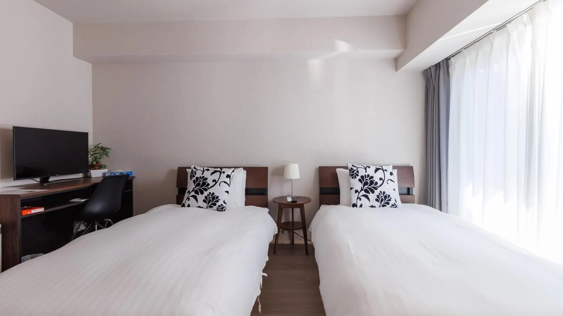 Apartment Lang Hotel Kameido: Convenient Stay with Netflix and Fireworks Views Tokyo