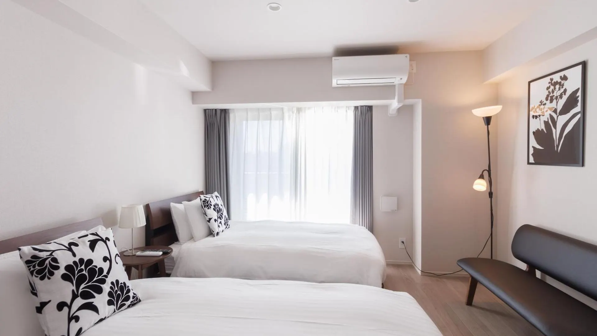 Lang Hotel Kameido: Convenient Stay with Netflix and Fireworks Views Tokyo 0*,  Japan